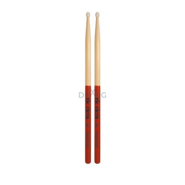 Baqueta American Classic Vic Firth Punta de Nylon Con Grip ROCKNVG 